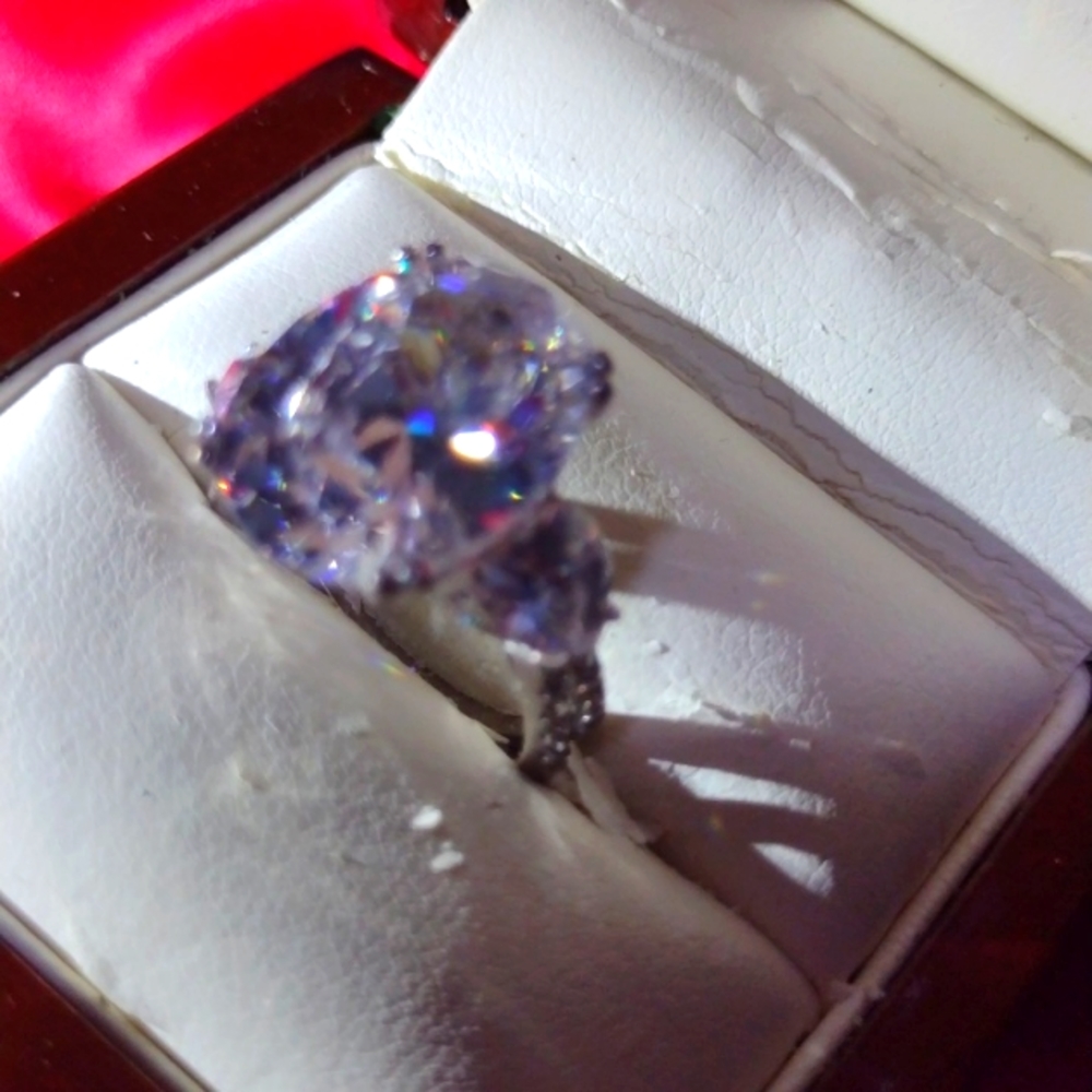 Leave Your Diamonds in the Vault Box and Dazzle th - Picture 9 of 14
